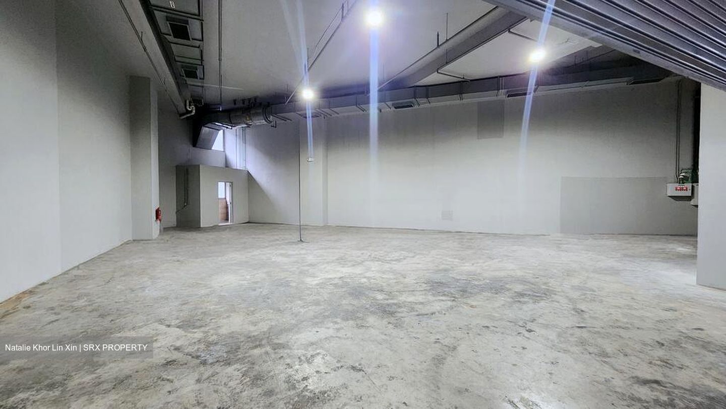 Carros Centre (D25), Factory #495822061